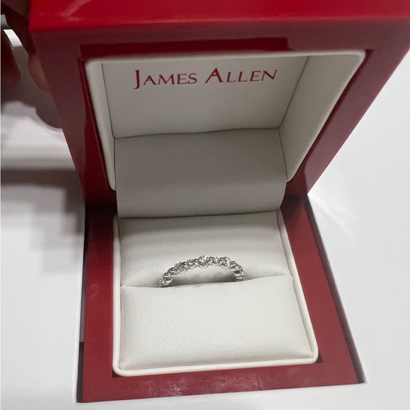 James Allen 14K White Gold Shared Prong Alternating Diamond Ring size 6 - Picture 6 of 8